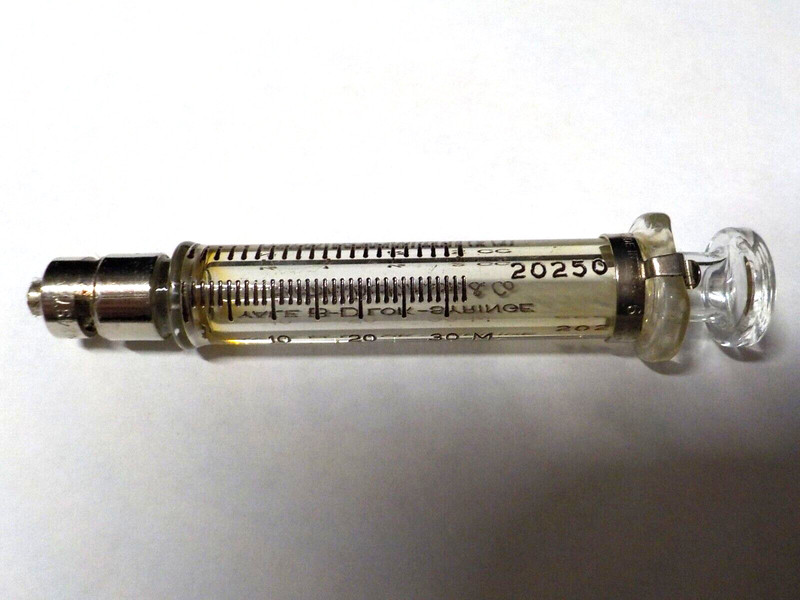 VINTAGE B-D YALE-LOK HYPODERMIC SYRINGE NO. 2YL 2 CC. BECTON, DICKINSON & CO gallery