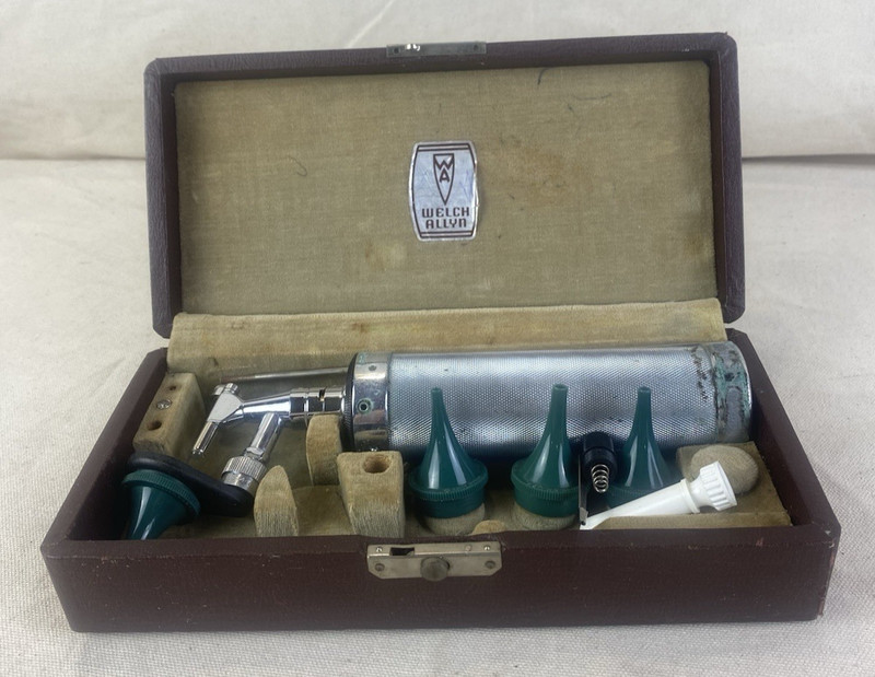 Vintage WELCH ALLYN Doctor's Otoscope Ophthalmoscope