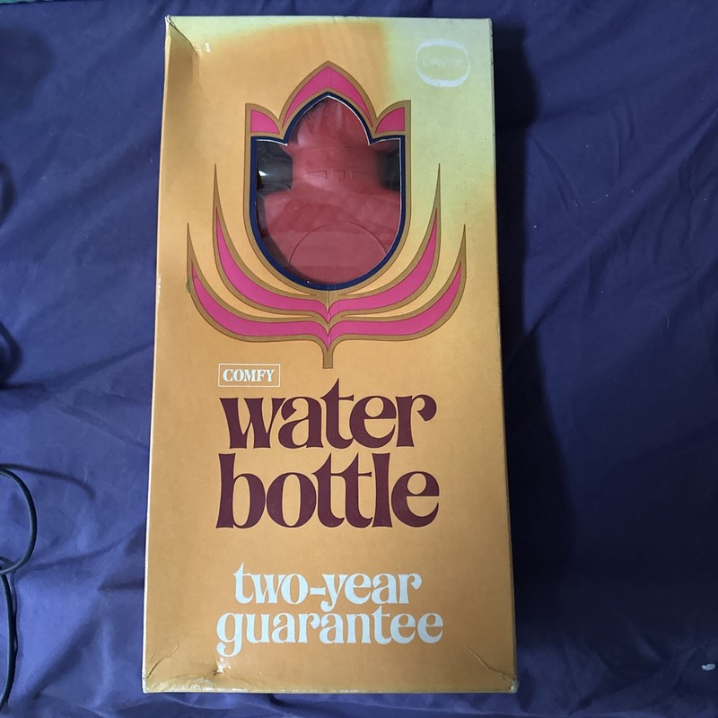 VINTAGE DAVOL COMFY WATER BOTTLE/SYRINGE COMBINATION #12-RED RUBBER ORIGINAL BOX