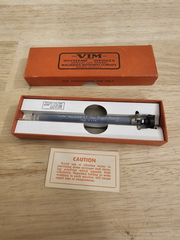 VINTAGE VIM 200 1 CC HYPODERMIC SYRINGE WITH ORIGINAL BOX EXCELLENT CONDITION