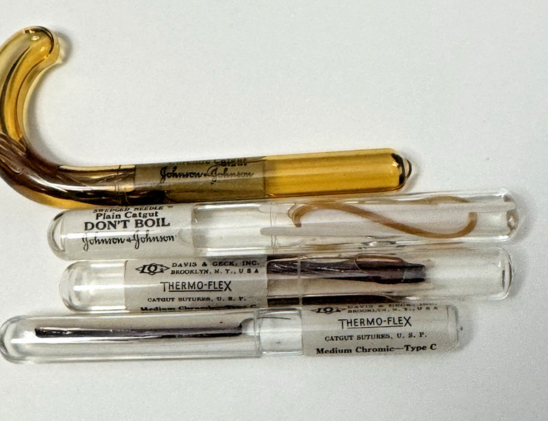 VTG. LOT OF 4 GLASS STERILE SURGICAL SUTURE IN A GLASS AMPOULE – A MUST SEE