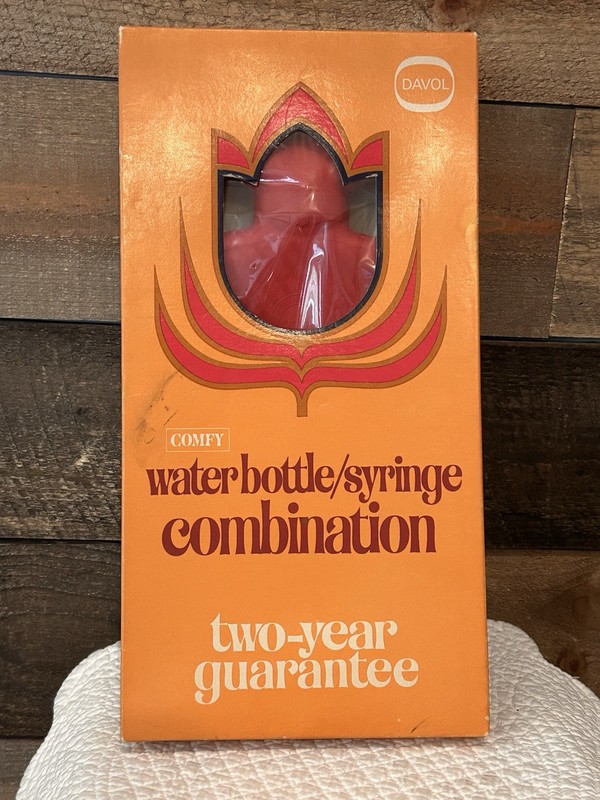 VINTAGE DAVOL COMFY WATER BOTTLE/SYRINGE COMBINATION #12~~RED RUBBER~ORIGINAL BX